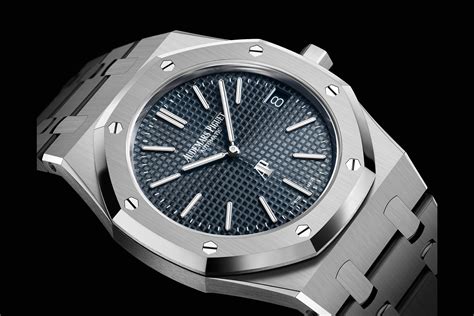 bezel bolt comparison hublot audemar|Introducing The Audemars Piguet Royal Oak Reference 16202 .